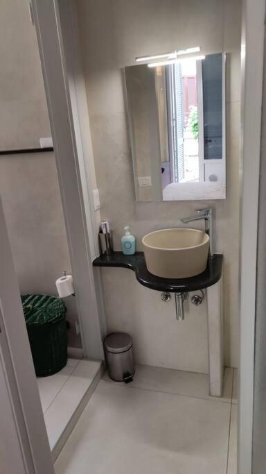 Monolocale Intimo Con Terrazzino Apartment Милано Екстериор снимка